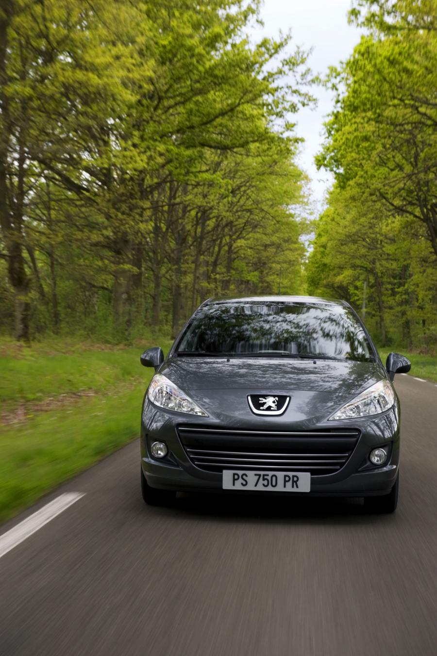  Peugeot 207 5-Door 2010 года  (фото 25 из 32)